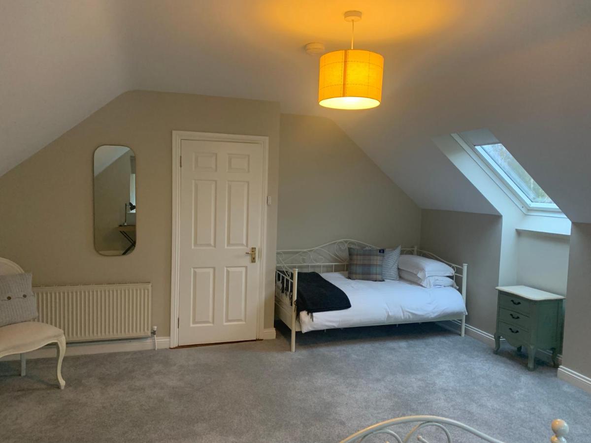 The Mews Villa Newbridge  Exteriör bild