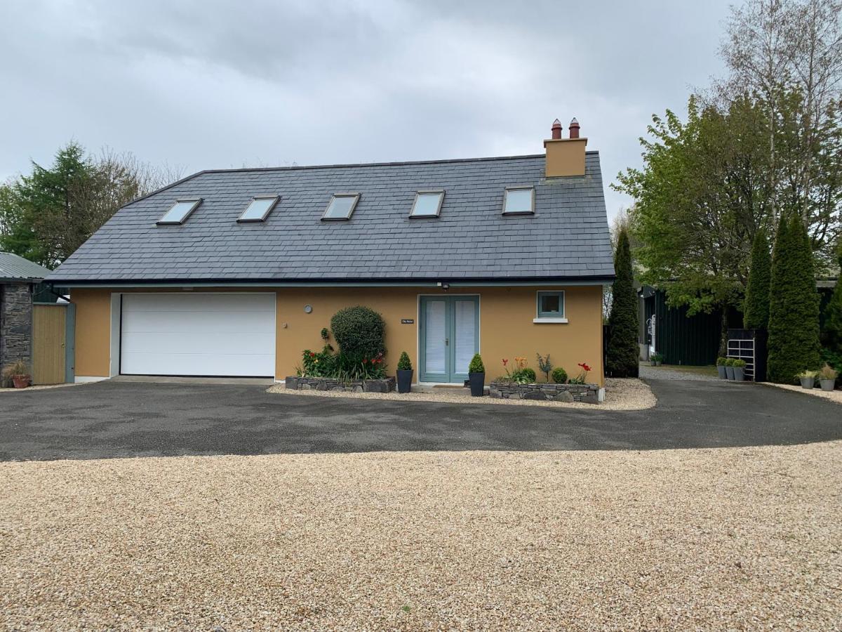 The Mews Villa Newbridge  Exteriör bild